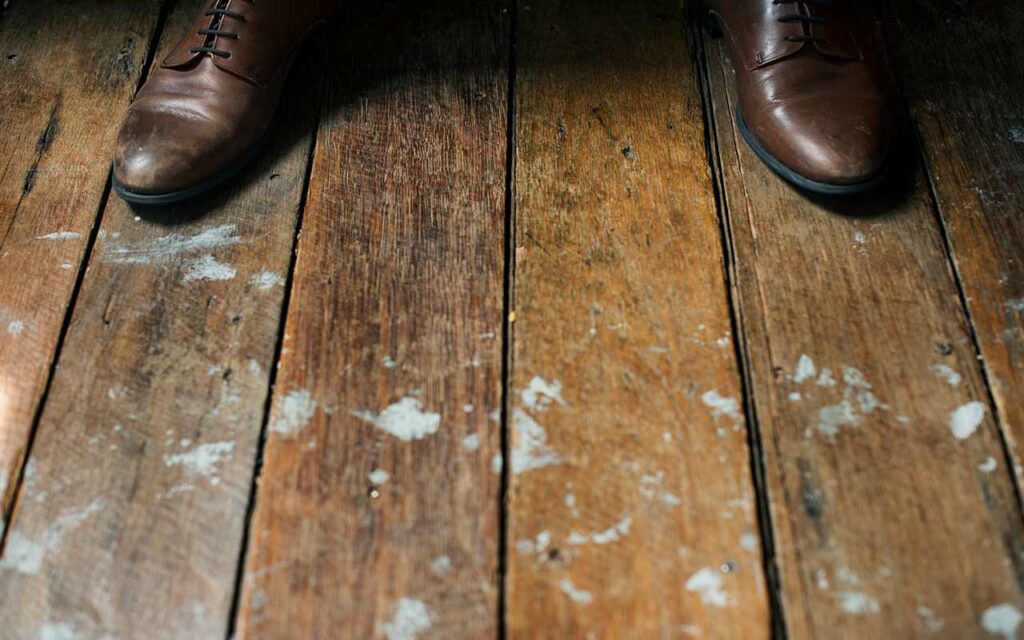 Réparer un parquet abîmé par les insectes